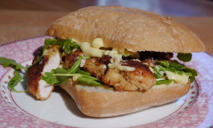 Рецепт сэндвича с курицей в сырной корочке