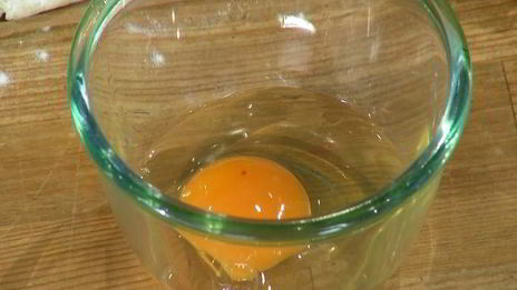 сэндвич с курицей в сырной корочке