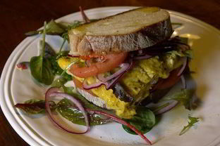 Сэндвич с омлетом