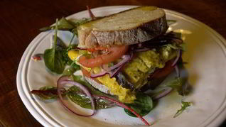 Сэндвич с омлетом