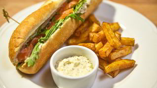 Сэндвич с семгой и рукколой