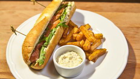 сэндвич с семгой и рукколой