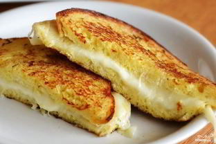 Сэндвич с сыром моцарелла