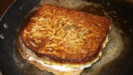 сэндвич с сыром моцарелла