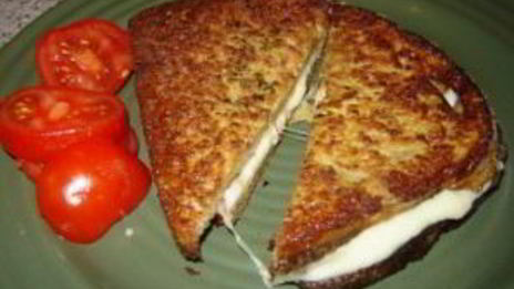 сэндвич с сыром моцарелла
