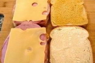 Сэндвич с ветчиной и сыром Монте-Кристо