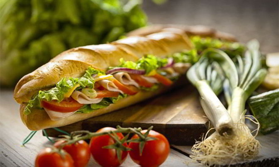 Рецепт сэндвича с ветчиной, сыром и помидорами