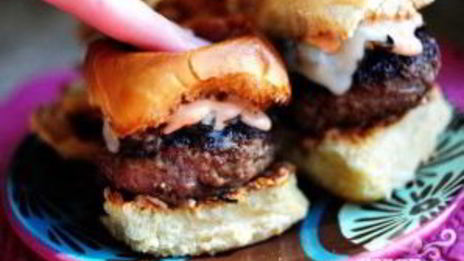 сэндвичи с говядиной, грибами и швейцарским сыром