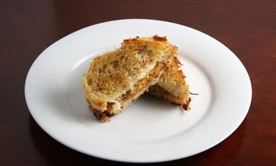 Рецепт жареных сэндвичей с беконом и грушей