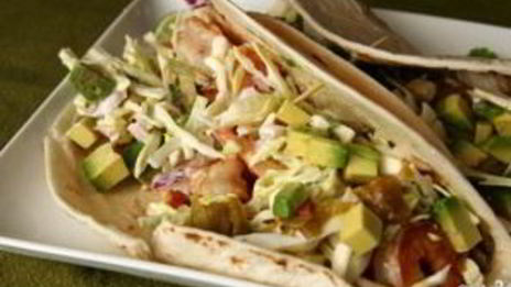 такос с рыбой и салатом
