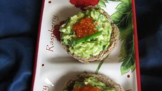 Хлебные тарталетки с авокадно-яичным салатом