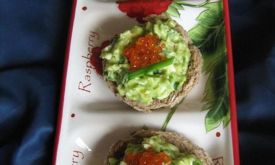 Рецепт хлебных тарталеток с авокадно-яичным салатом