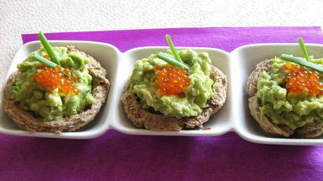 хлебные тарталетки с авокадно-яичным салатом