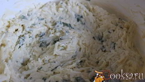 новогодние тарталетки с салатом и красной икрой