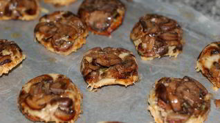 Слоеные тарталетки с грибами