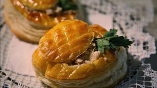 Слоеные тарталетки с курицей