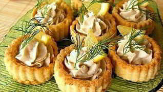 Сырные тарталетки с кунжутом