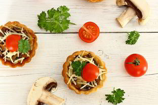 Тарталетки с грибами и сыром