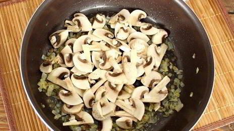 тарталетки с грибами и сыром