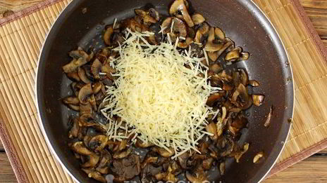 тарталетки с грибами и сыром