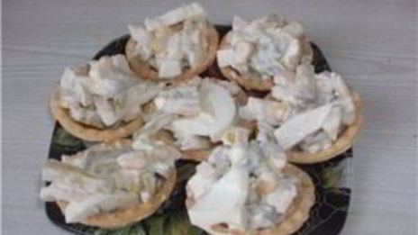 тарталетки с кальмарами