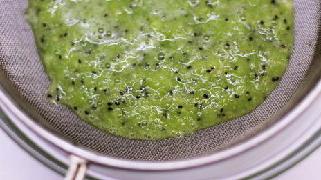 тарталетки с киви и клубникой