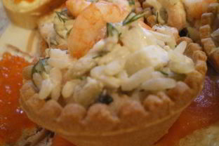 Тарталетки с креветочным салатом