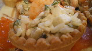 Тарталетки с креветочным салатом