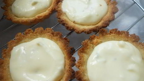 тарталетки с лаймовым маскарпоне и ромовой вишней