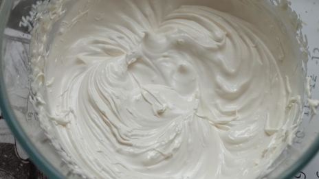 тарталетки с лимонно-лаймовым кремом и меренгой