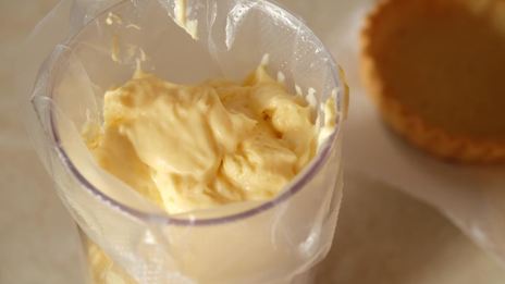 тарталетки с лимонно-лаймовым кремом и меренгой