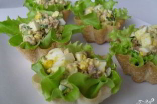 Тарталетки с печенью трески и яйцом