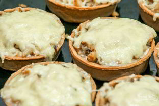 Тарталетки с сыром и грибами