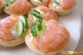 Тарталетки с творожным сыром и семгой
