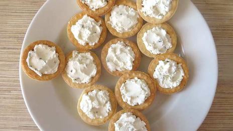 тарталетки с творожным сыром и семгой