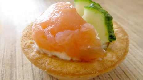 тарталетки с творожным сыром и семгой