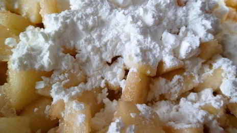 тарталетки с яблоками, орехами и крем-фрешем