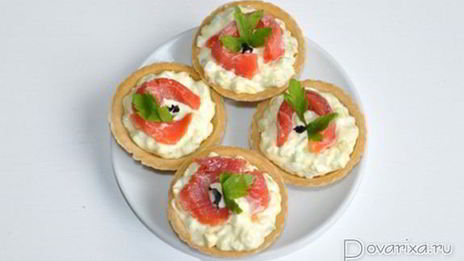 закуска с красной рыбой в тарталетках