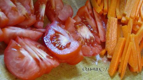 закусочные рисовые тарталетки с запеченными овощами и куриным филе под сыром