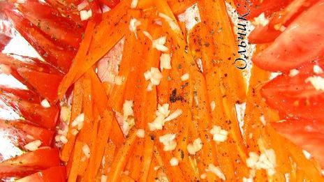 закусочные рисовые тарталетки с запеченными овощами и куриным филе под сыром