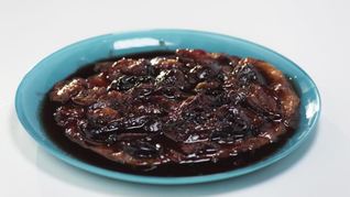 Быстрый тарт-татен со сливами