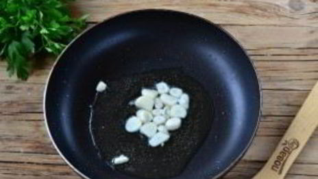 луковый тарт с малосольной килькой