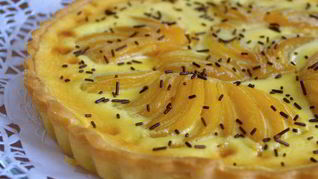 Шоколадно-сливочный тарт с фруктами