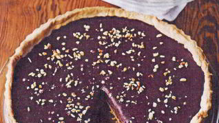 Шоколадный тарт с фундуком и медом