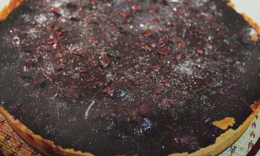 Рецепт шоколадного тарта с вишней