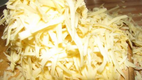 тарт 3 сыра с пореем, балыком и оливками