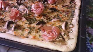 Тарт фламбе с шампиньонами