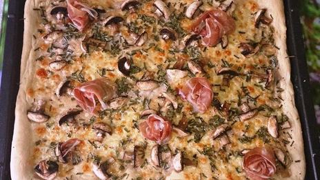 тарт фламбе с шампиньонами