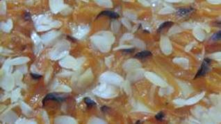 Тарт с абрикосами на слоеном тесте