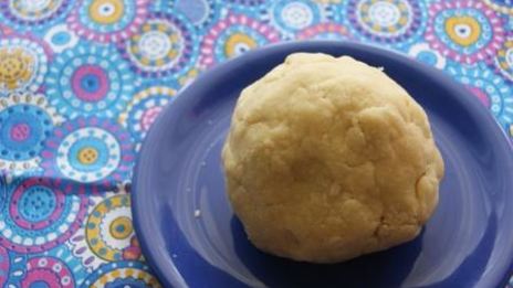 тарт с брусникой и запеченным ганашем из белого шоколада